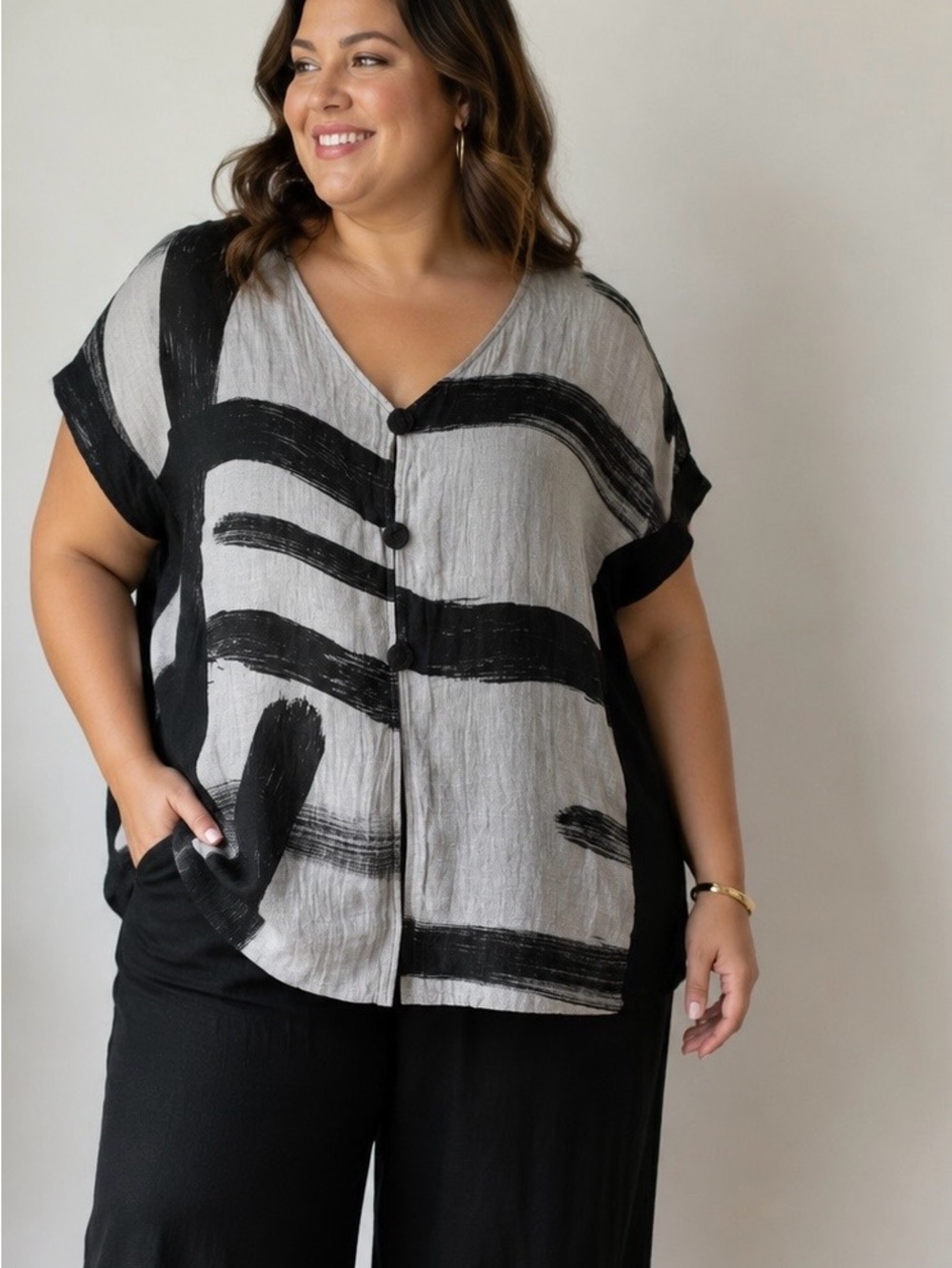 Linen Q’neel Abstract Long Button-Front Top
